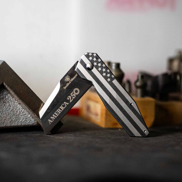 America 250 Folding Knife