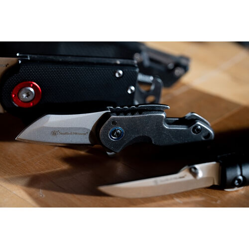 Drive Folding Knife and Knife Sharpener by Smith & Wesson Review