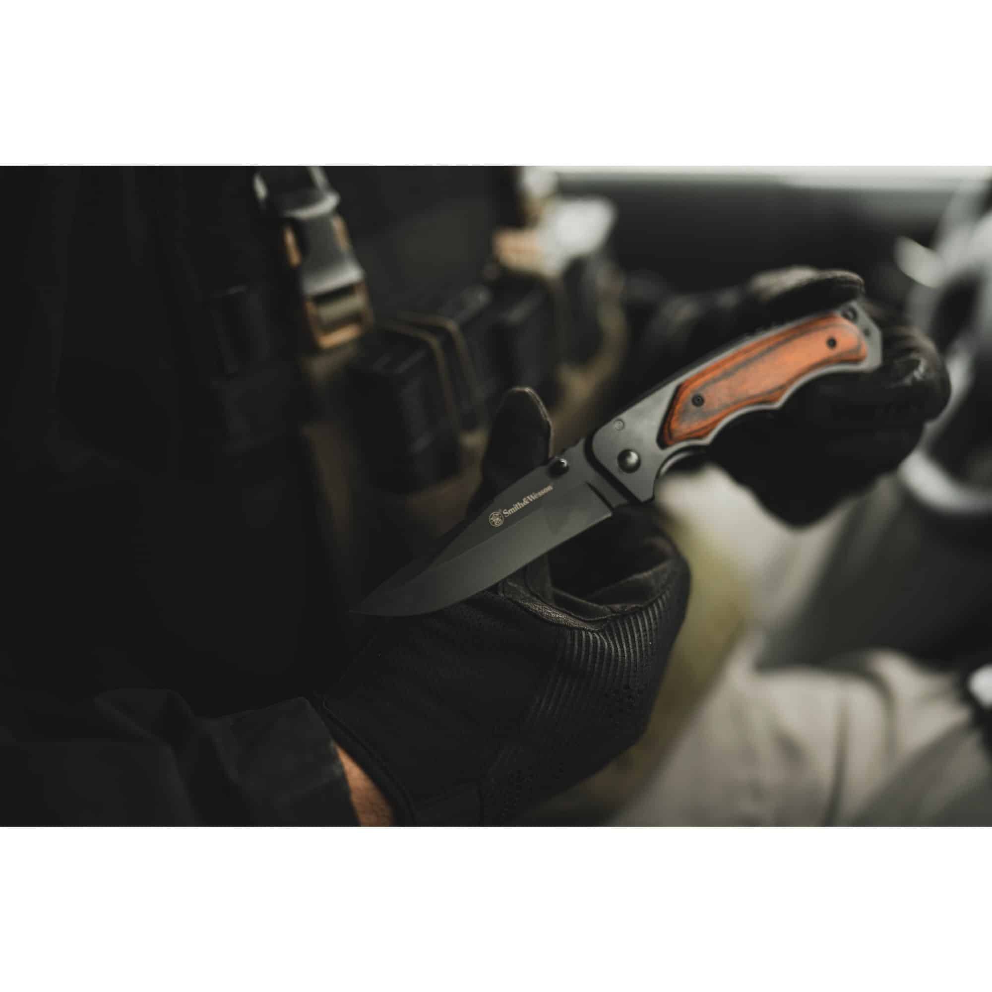 Smith & Wesson® 1136969 Wood Handle Folder | Smith & Wesson